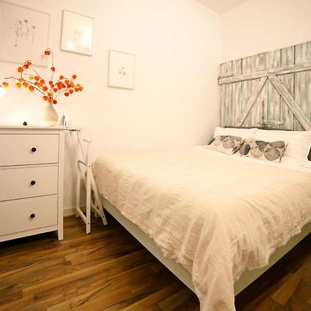 Jasmine Serenity Apartment - Central, Behind Black Church Brasov Ngoại thất bức ảnh