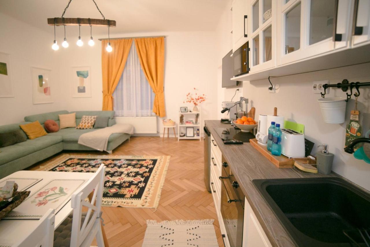 Jasmine Serenity Apartment - Central, Behind Black Church Brasov Ngoại thất bức ảnh