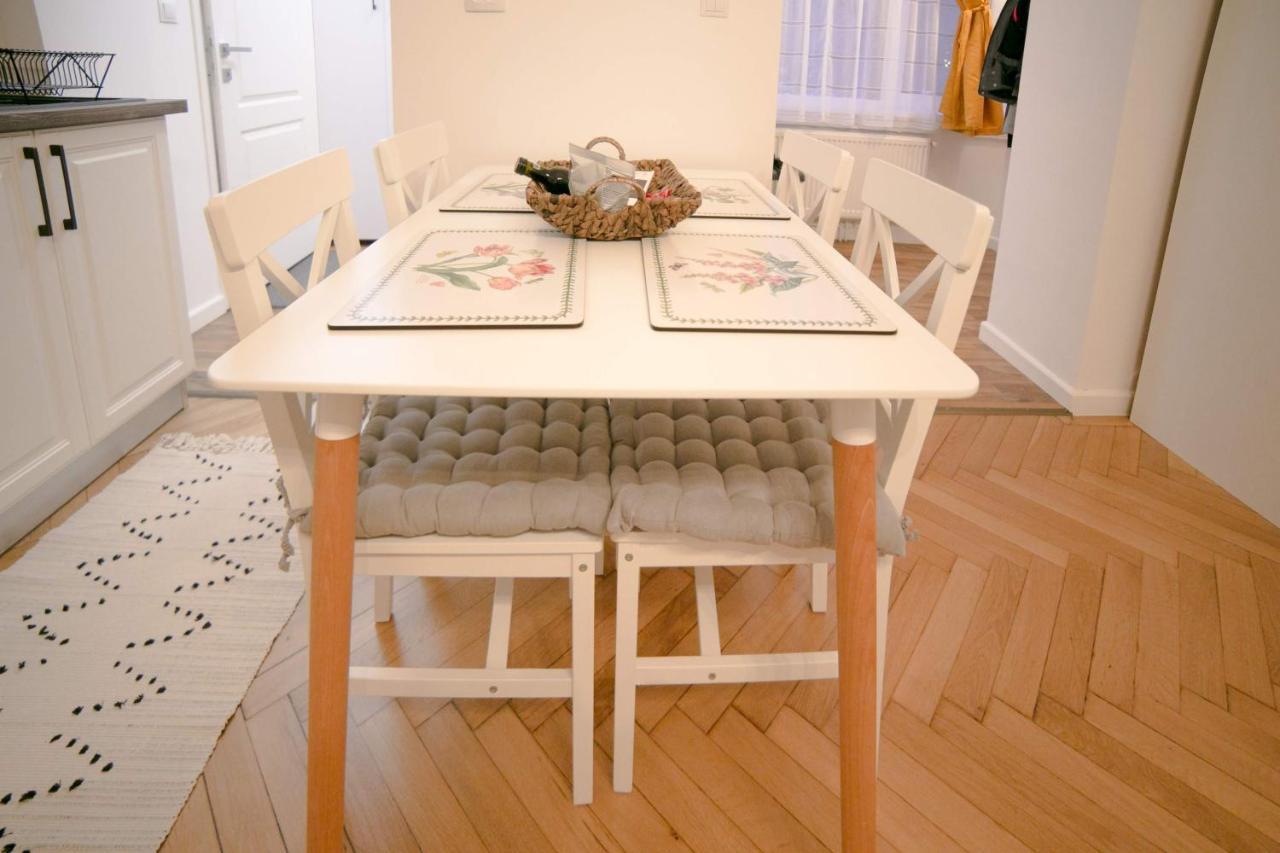 Jasmine Serenity Apartment - Central, Behind Black Church Brasov Ngoại thất bức ảnh