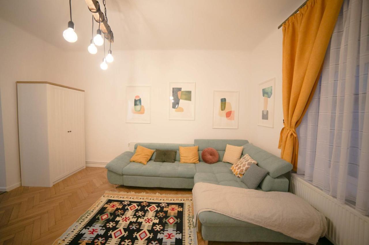 Jasmine Serenity Apartment - Central, Behind Black Church Brasov Ngoại thất bức ảnh