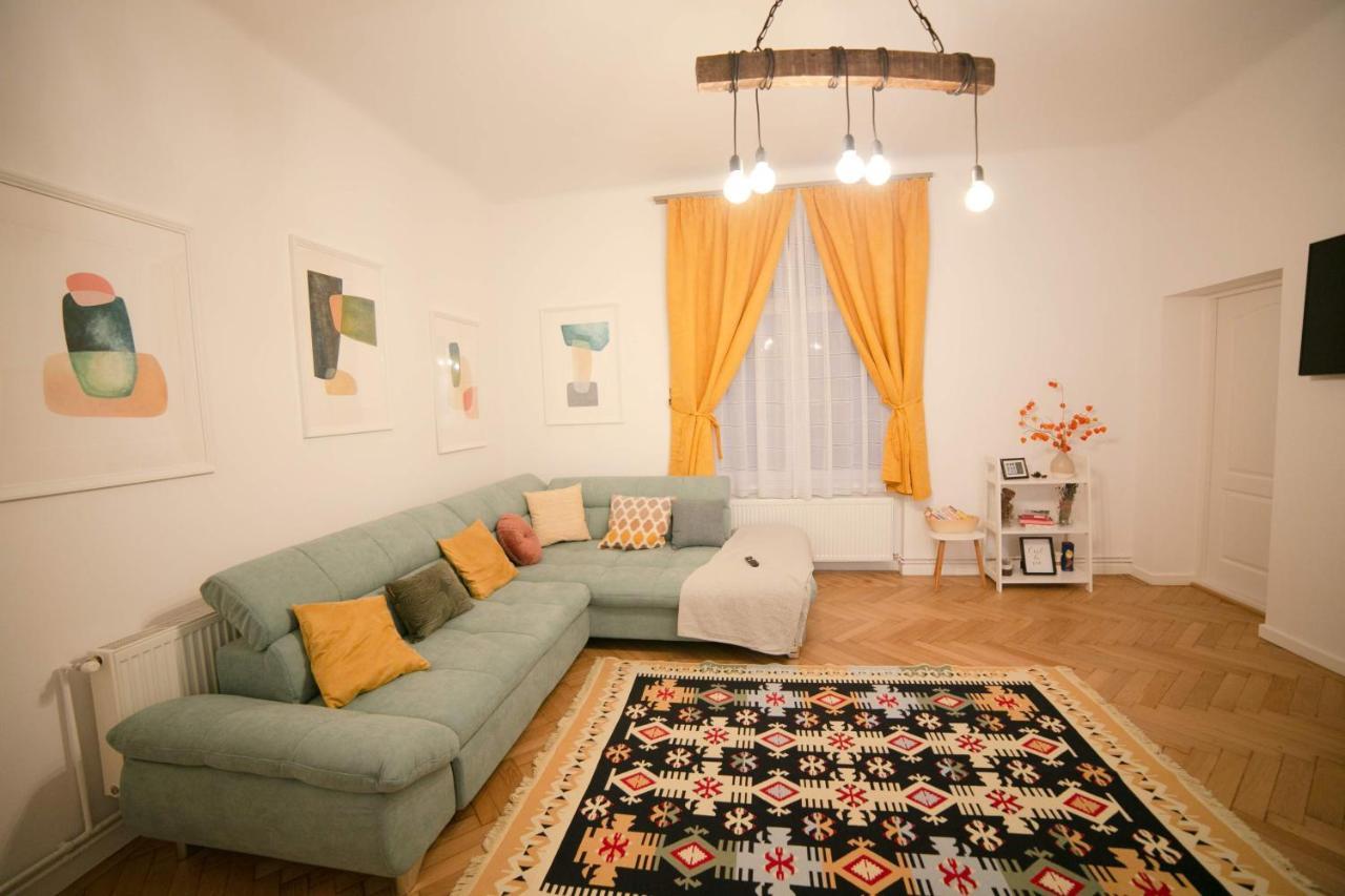 Jasmine Serenity Apartment - Central, Behind Black Church Brasov Ngoại thất bức ảnh