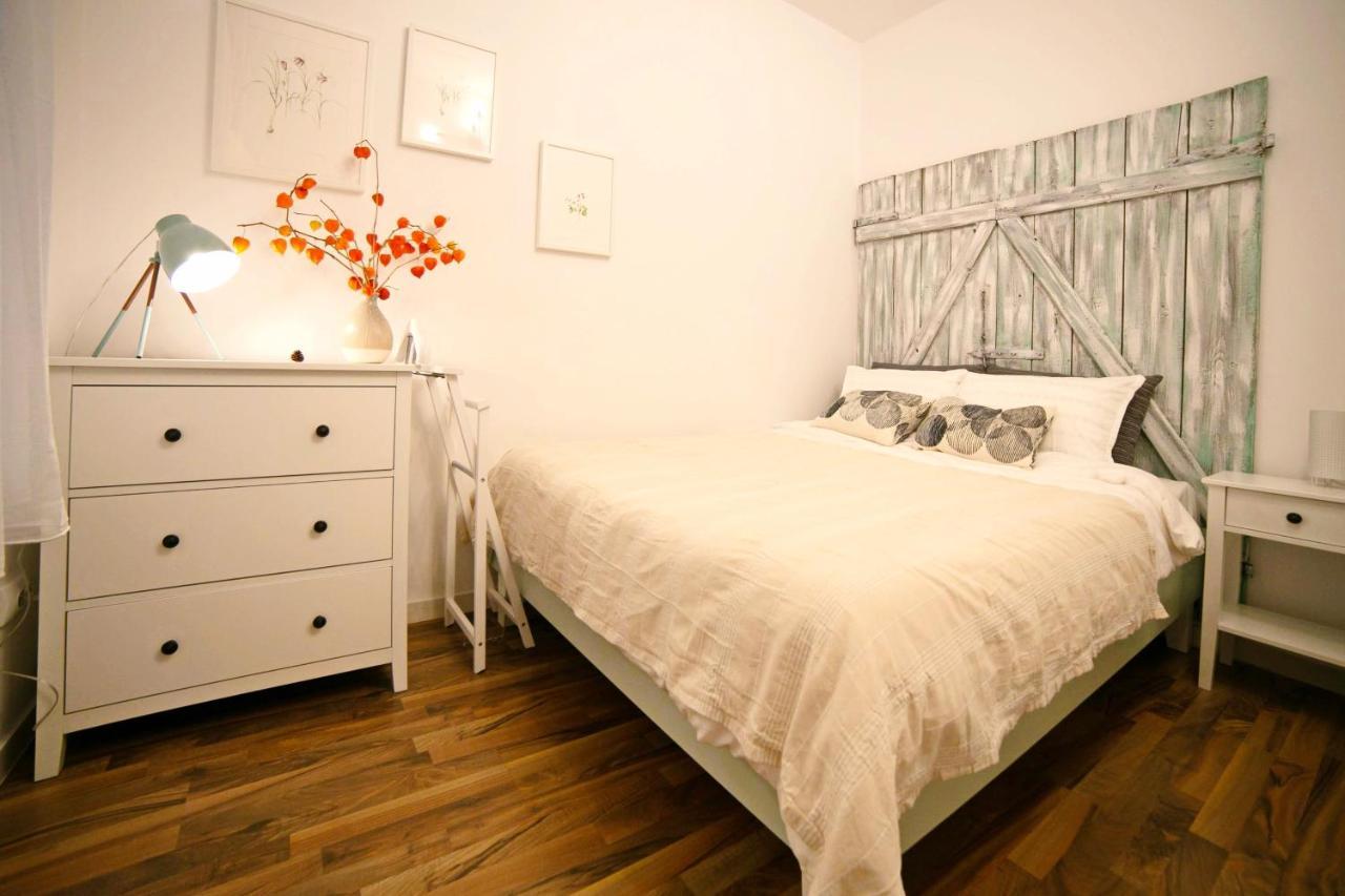 Jasmine Serenity Apartment - Central, Behind Black Church Brasov Ngoại thất bức ảnh