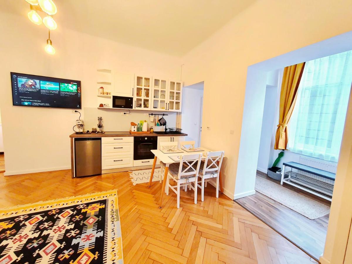 Jasmine Serenity Apartment - Central, Behind Black Church Brasov Ngoại thất bức ảnh