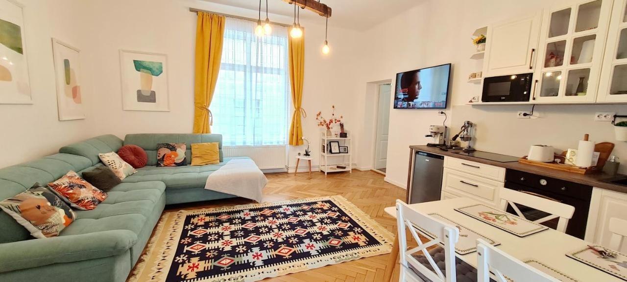 Jasmine Serenity Apartment - Central, Behind Black Church Brasov Ngoại thất bức ảnh