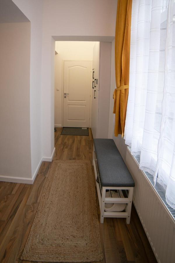 Jasmine Serenity Apartment - Central, Behind Black Church Brasov Ngoại thất bức ảnh